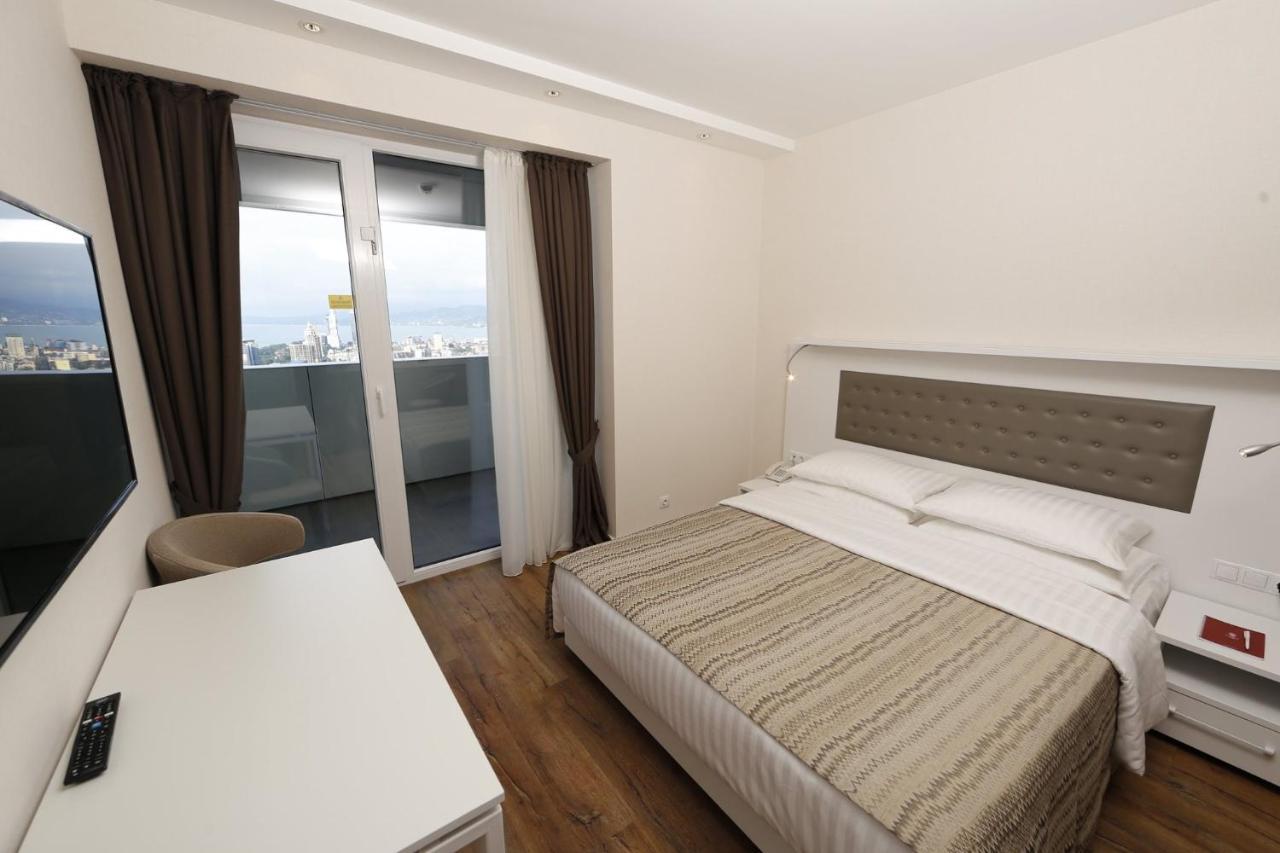 Apartments In Alliance Batumi Eksteriør billede